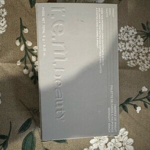 r.e.m. beauty Midnight Snack Eyeshadow Palette